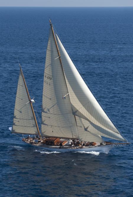 Construit en 1936, Eilean, le ketch bermudien, est l'un des superbes voiliers participant au Circuit Méditerranéen du Panerai Classic Yachts Challenge. 