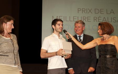 Ovidé Lo Castro recevant le prix du meilleur réalisateur pour son film 