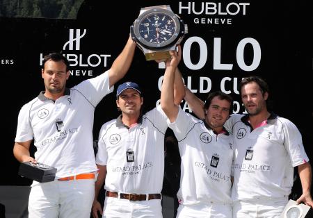 L'équipe du Gstaad Palace reçoit les honneurs lors de la Hublot Polo Gold Cup Gstaad.