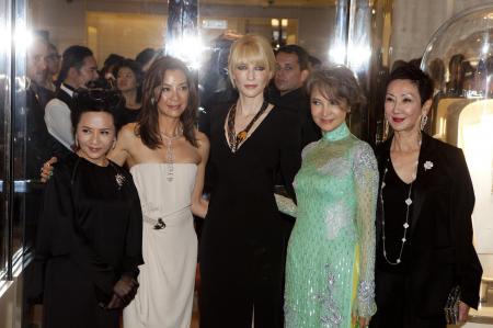 Deanie Ip, Michelle Yeoh, Cate Blanchett, Josephine Sia Fong Fong et Nansun Shi étaient présentes pour la soirée inaugurale de la Maison Van Cleef & Arpels. ©Van Cleef & Arpels