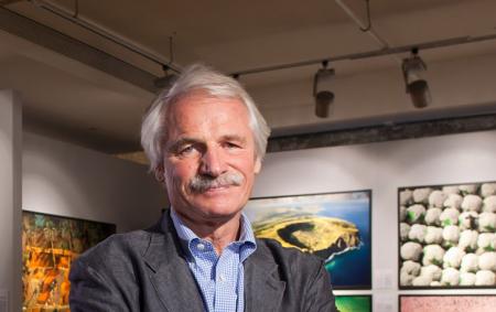 Yann Arthus-Bertrand au Swatch Art Peace Hotel de Shanghai.