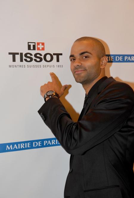 Issue de la collection Tissot tactile, la Tissot Racing-Touch Tony Parker Edition Limitée 2011 propose 11 fonctions. 