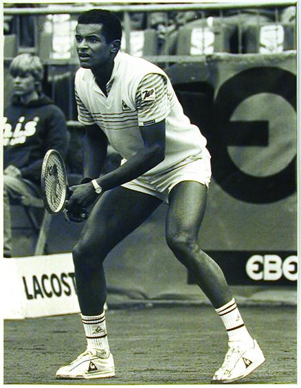 Yannick Noah lors d'une compétition à Hambourg en 1984, sponsorisée par Ebel.