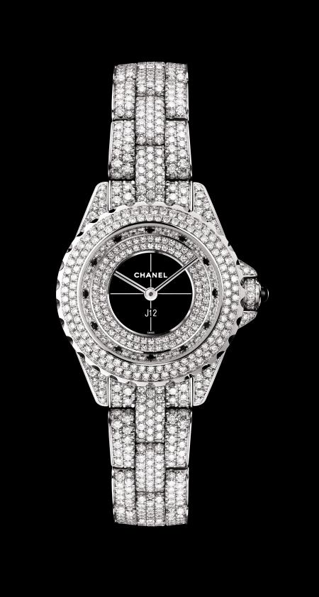 Chanel - Montre J12 29mm en or blanc serti de diamants ronds. 