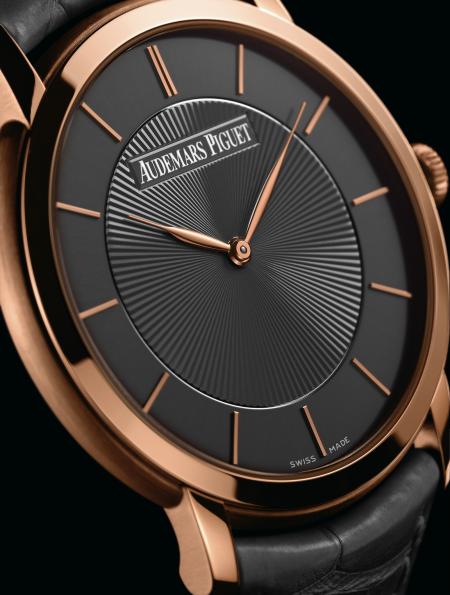 En or rose, la montre Jules Audemars Extra-Plate 'Bolshoï' est éditée à 50 exemplaires.