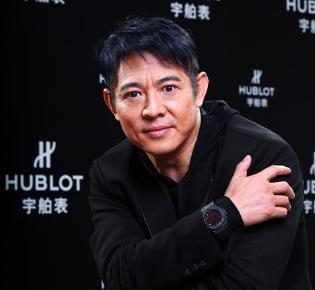 L'acteur, philanthrope et ambassadeur Hublot, Jet Li avec au poignet l'Aero Bang Jet LI. 