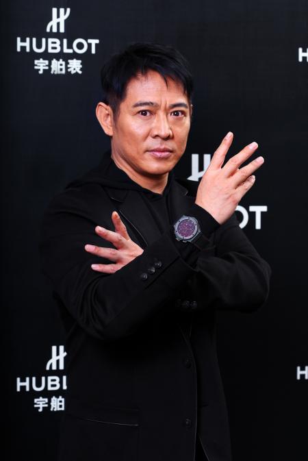 Jet Li en action avec l'Aero Bang Jet Li. 