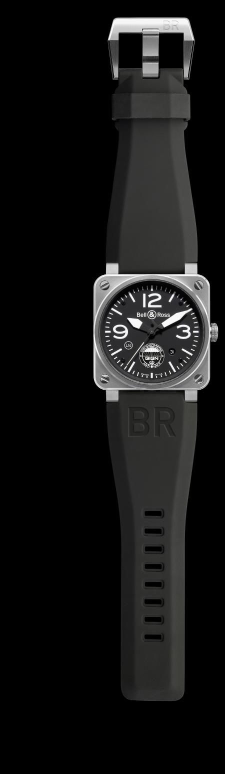 La BR 03-92 GIGN : Boîtier en acier poli (42 mm de diamètre) étanche jusqu'à 100 mètre et mouvement automatique. 