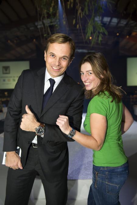 Jean-Frédéric Dufour - Président et CEO de Zenith - avec la chanteuse Anais Croze lors du Gala de bienfaisance de l'association Smiling Children.