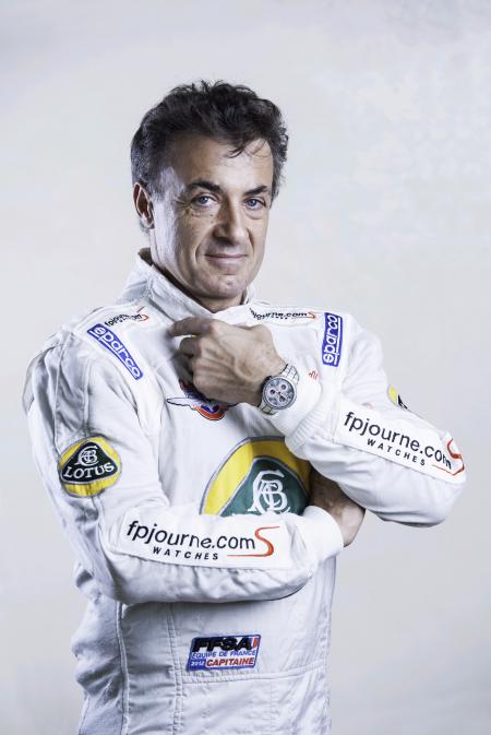 Jean Alesi courra pour Lotus à Indianapolis 500. 