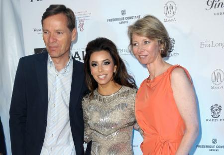 Aletta et Peter Stas, COO et CEO de Frédérique Constant, avec Eva Longoria lors de la soirée organisée au profit notamment de la Fondation Eva Longoria.