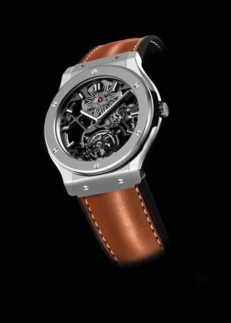 Inspirée de la ligne Classic Fusion, la montre Hublot qui célèbre les 50 ans de la Ferrari 250 GTO est une série spéciale que seuls les propriétaires d'une 250 GTO pourront acquérir. 