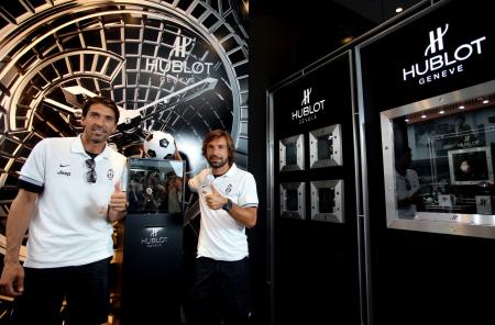 Gianluigi Buffon et Andrea Pirlo de la Juventus de Turin lors de l'annonce du partenariat entre Hublot et la célèbre équipe italienne. 