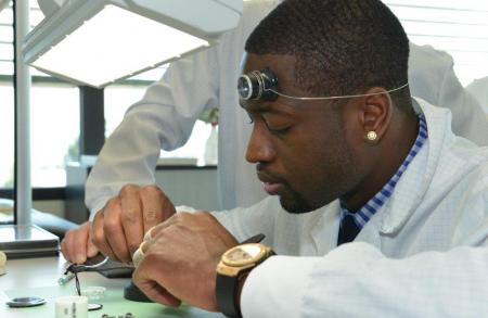 Dwyane Wade, Champion de basketball, horloger le temps d'une visite à la manufacture Hublot.