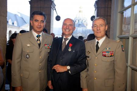 Le Général Baptiste, Directeur du Musée de l'Armée, Carlos-A.Rosillo, Président de Bell & Ross et le Général Charpentier, Gouverneur Militaire de Paris.