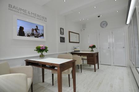 L'espace de vente Baume & Mercier chez Harrison rue de la Paix à Paris.