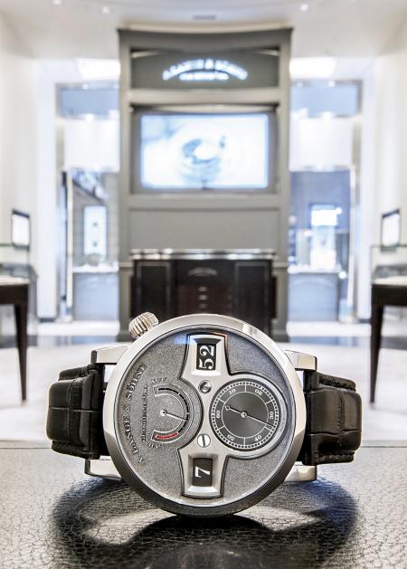 La LANGE ZEITWRK HANDWERKSKUNST dans la nouvelle boutique A.Lange & Söhne à Dubaï. 