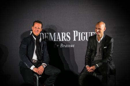 Michael Schumacher et Tim Sayler, Directeur Marketing d'Audemars Piguet, présentent le Chronographe Royal Oak Offshore Michael Schumacher. 