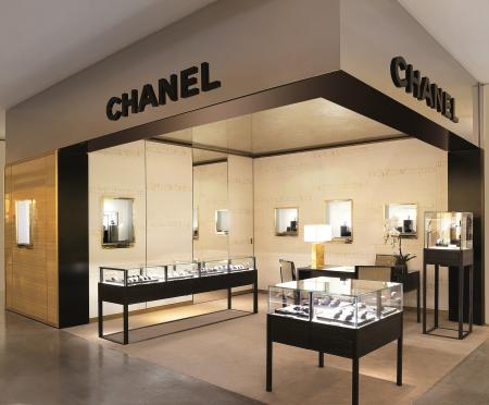 La boutique Chanel aux Galeries Lafayette à Paris. 