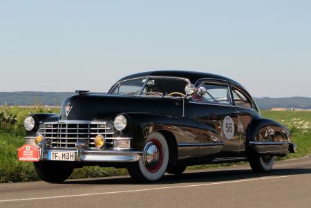 Cadillac Série 62 berline de 1942. Vainqueur du 21ème RAID SUISSE – PARIS et source d’inspiration pour le design du Chronographe Oris RAID 2012 en édition limitée.