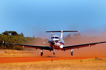 Un Pilatus PC12 de Royal Flying Doctor Service, Australie, sponsorisé par Oris Watches, Suisse.