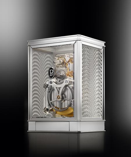 La pendulette 15 jours Lalique - Parmigiani Fleurier, en blanc. Vue de dos.