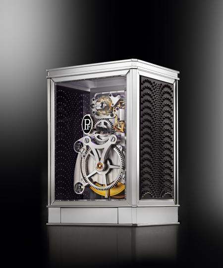 La pendulette 15 jours Lalique - Parmigiani Fleurier, en noir. Vue de dos.