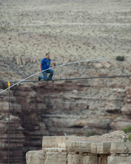 Nik Wallenda lors de sa traversée du Grand Canyon