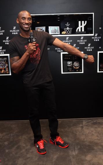 Kobe Bryant, légende de la NBA et ambassadeur HUBLOT, présente la King Power Black Mamba à Shanghai