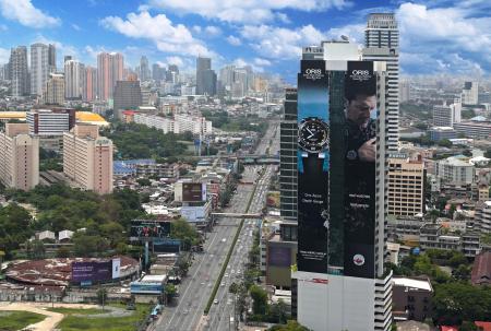 L’affiche Oris Aquis Depth Gauge à Bangkok sera vue par environ 16 millions de personnes.