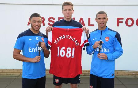 Les joueurs d'Arsenal Alex Oxlade-Chamberlain, Wojciech Szczesny et Kieran Gibbs