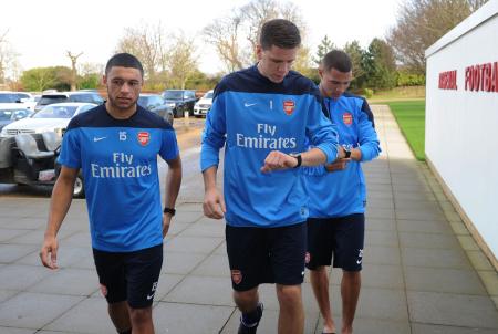 Les joueurs d'Arsenal Alex Oxlade-Chamberlain, Wojciech Szczesny et Kieran Gibbs