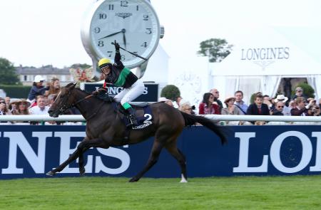 Ligne d’arrivée du Prix de la Reine Marie-Amélie Longines, remporté par Barbara Guenet sur New Outlook.