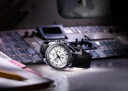 Omega Speedmaster Apollo 13 Silver Snoopy Award