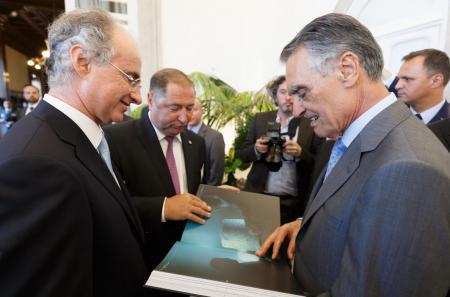 Son Excellence le Président de la République portugaise Prof. Aníbal Cavaco Silva recevant l'édition de collection Blancpain 