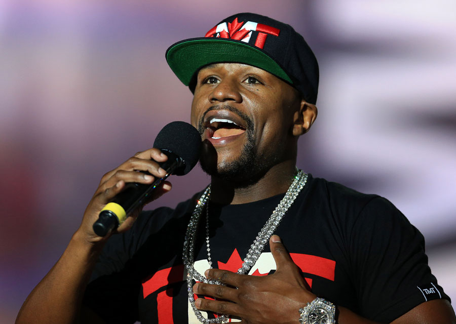 Floyd Mayweather lors de la conférence de presse, une Hublot full pavé au poignet 