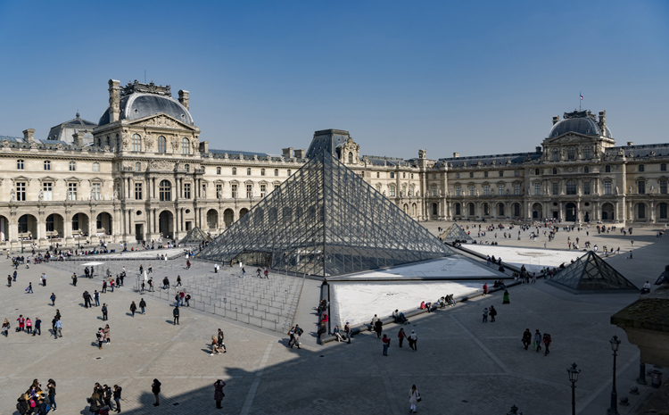 Le Musée du Louvre vu du ciel - © 2009 Yann Arthus-Bertrand