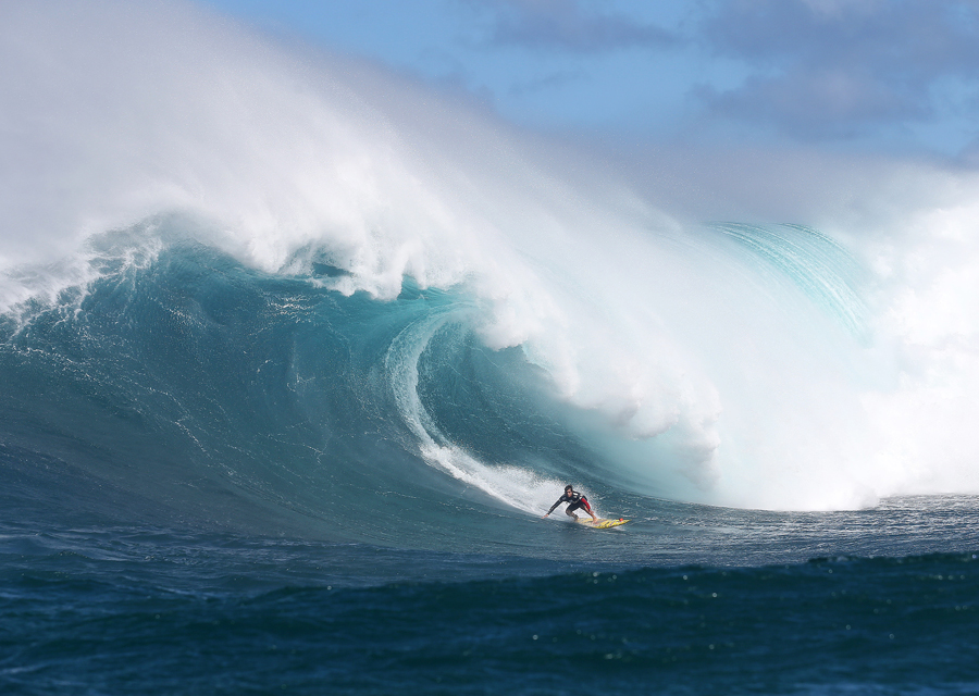 TAG Heuer lance aujourd'hui la nouvelle saison de surf du Big Wave Tour 