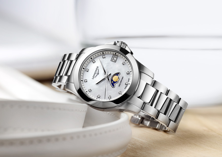 Cadran nacre et index diamants pour la Longines Conquest Phase de Lune tout acier