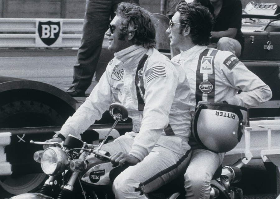 Steve McQueen et sa doublure Joe SIffert sur le tournage du film Le Mans