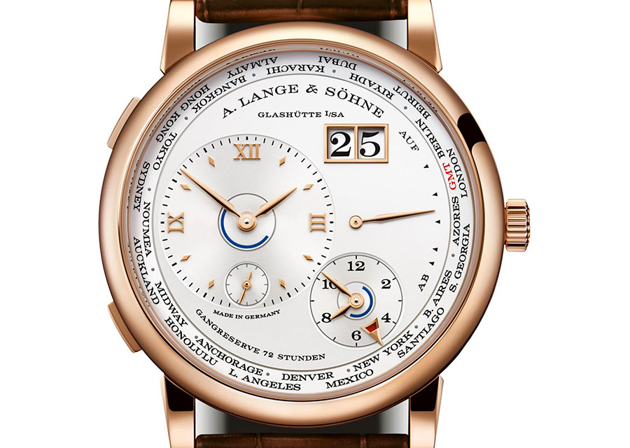 A. Lange & Söhne 1 Time Zone or rose : 41,9 mm, Cadran en argent massif, Index et aiguilles en or, Grand compteur pour les heures, les minutes et la petite seconde, Petit compteur pour le second fuseau en heures et minutes avec sélection par disque des villes (réglage par poussoir à 8h), Grande date (réglage par poussoir à 10h), Indicateur de réserve de marche (72 heures), Fond en verre saphir, Calibre à remontage manuel, Bracelet en alligator brun, Etanchéité : 30 m