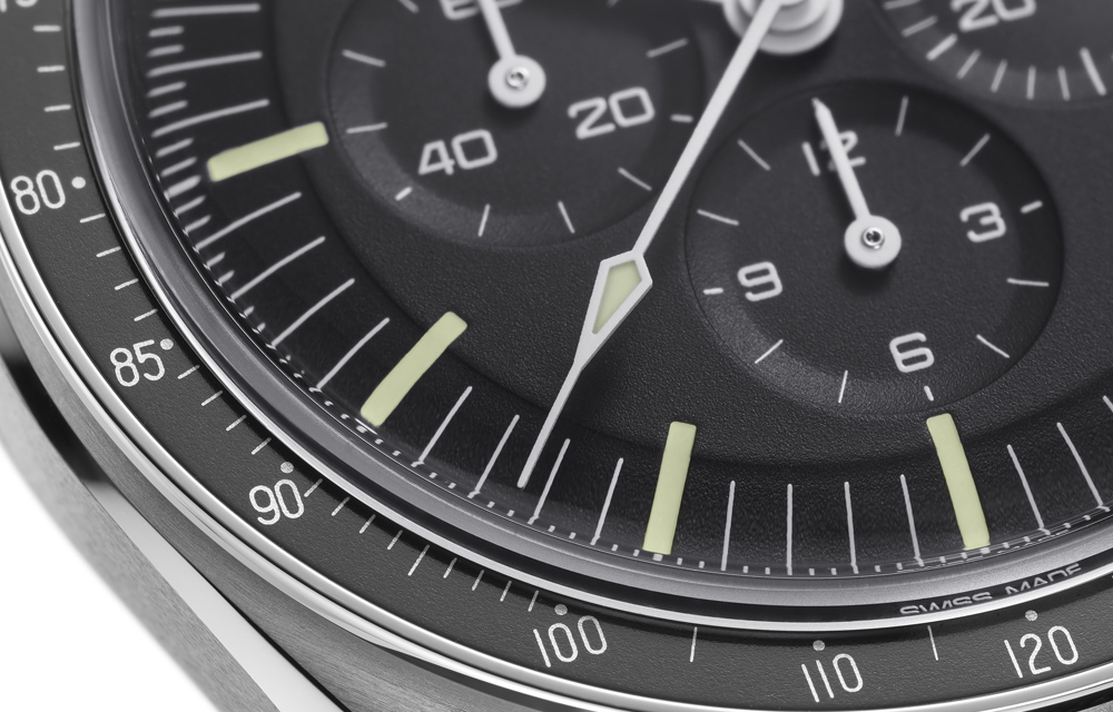 La Speedmaster Moonwatch Master Chronometer présente un petit point au-dessus du 90 comme la montre de 1969