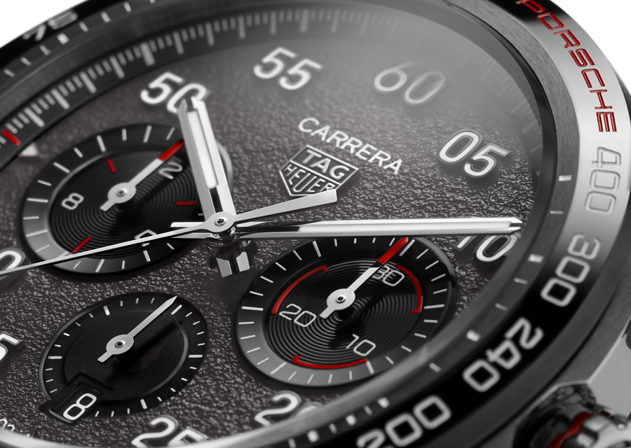 Le Chronographe TAG Heuer Carrera Porsche arbore un magnifique cadran en relief motif "asphalte" 