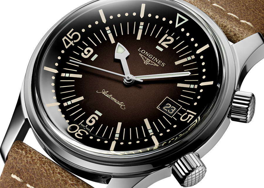 Superbe dégradé de brun pour le cadran de cette montre de plongée Longines Legend Diver Watch