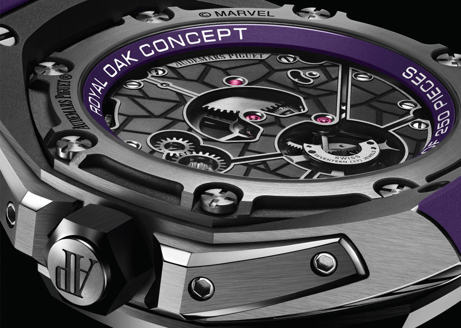 Vue côté fond de la Royal Oak Concept Black Panther Tourbillon Volant