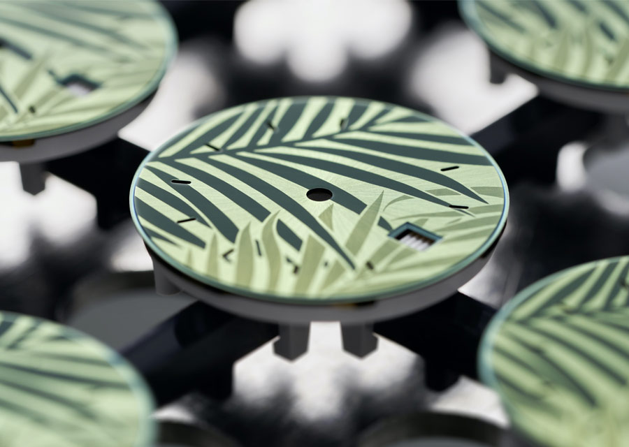 Fabrication des cadrans verts à décor palmiers dans les ateliers de la manufacture Rolex.