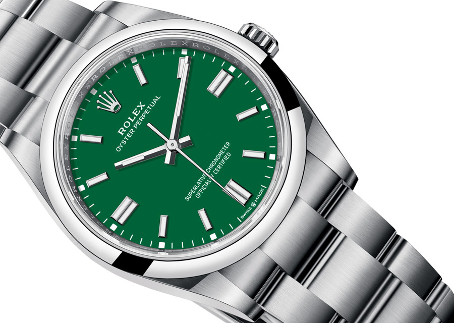 Chez Rolex, l'Oyster Perpetual  en 36 mm diamètre s'habille d'un cadran laqué vert