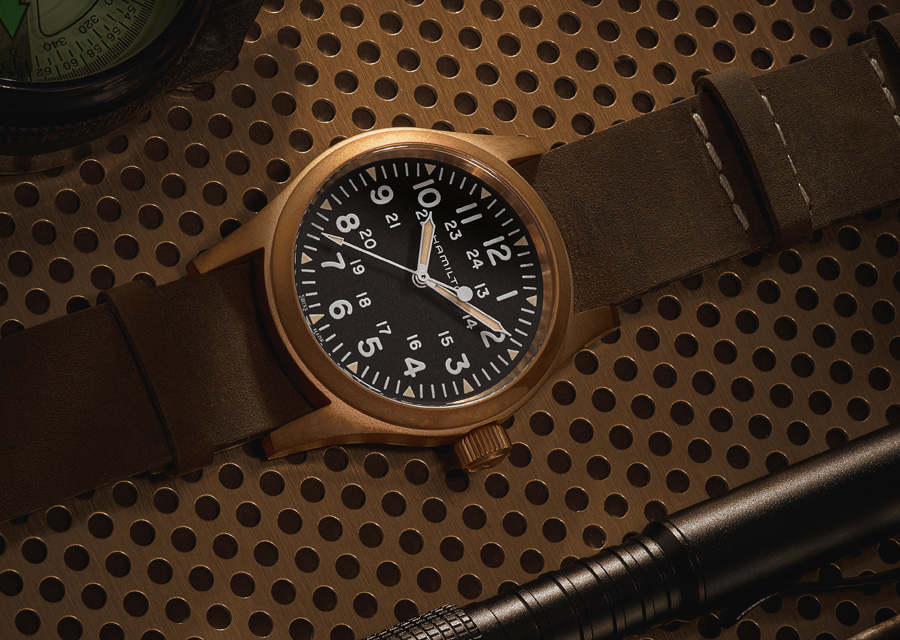 Les montres Khaki Field Mechanical ont une double graduation horaire d'inspiration militaire
