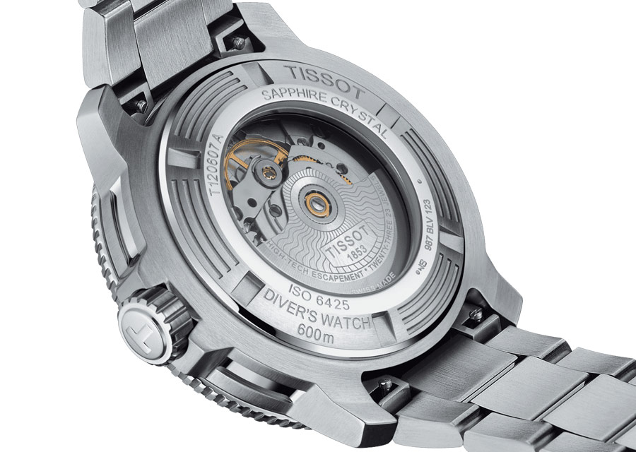Le fond saphir de la montre de plongée Tissot Seastar 2000 Professional permet dev toi le calibre Powermatic 80