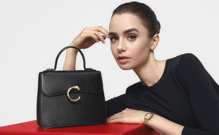 Lilly Collins, ambassadrice du nouveau sac Panthère de Cartier